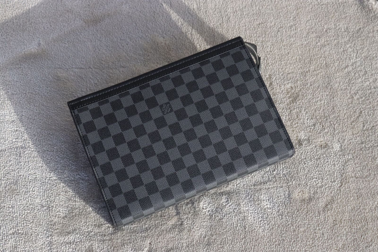 Louis Vuitton Pochette Voyage - الصورة 2